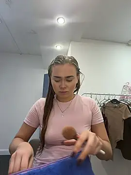 Snapshot of MonicaWestt chatting on June 29, 6:52 am MonicaWestt online show from June 29, 6:52 am