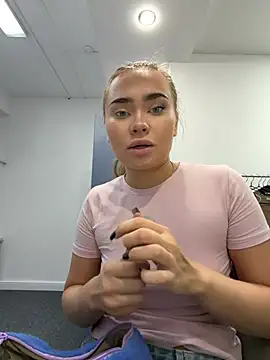 Snapshot of MonicaWestt chatting on June 30, 7:09 am MonicaWestt online show from June 30, 7:09 am