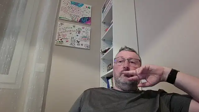 doudou310 online show from March 6, 4:53 am