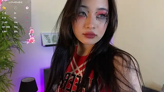 Snapshot of Noiry_Vuvez chatting on July 15, 8:03 pm Noiry Vuvez online show from July 15, 8:03 pm
