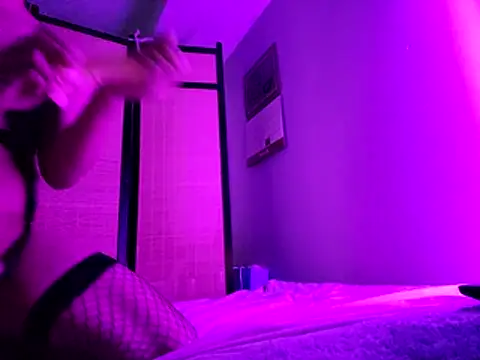 FembMarie online show from March 19, 5:00 am