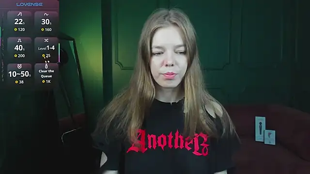 Snapshot of _Tina_Tayllor_ chatting on June 4, 9:21 pm Tina Tayllor online show from June 4, 9:21 pm