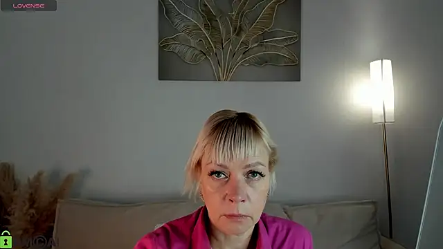 Ann Annise online show from May 17, 1:14 am