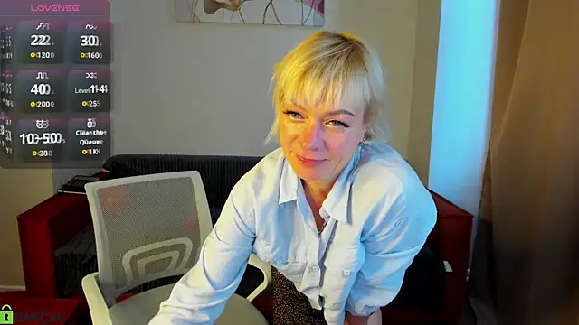 Snapshot of Ann_Annise chatting on June 12, 1:15 am Ann Annise online show from June 12, 1:15 am