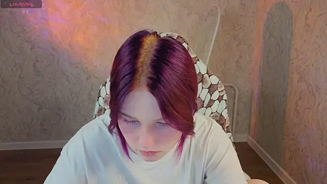 Julia Anis online show from April 26, 1:03 am