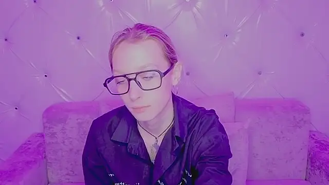 Akiro Kim7 online show from March 12, 2:18 am