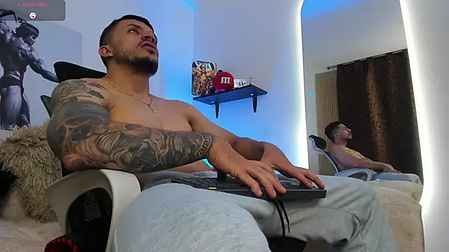 LiamReigns  online show from July 14, 3:22 am
