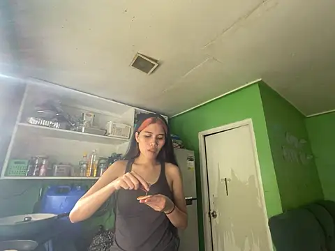 Snapshot of Sweetiebabe25 chatting on February 18, 8:32 am Sweetiebabe25 online show from February 18, 8:32 am