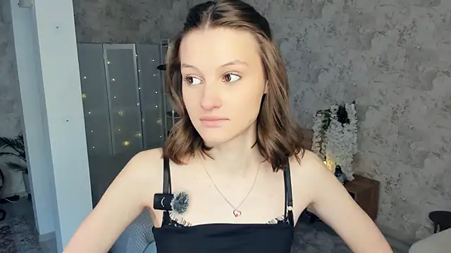 LianneBynon online show from February 5, 8:30 am