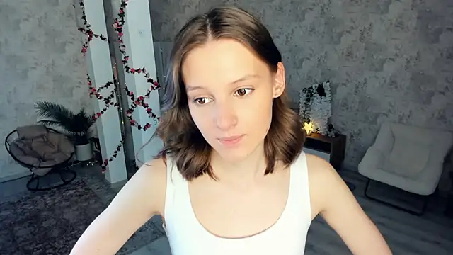 LianneBynon online show from February 17, 8:33 am