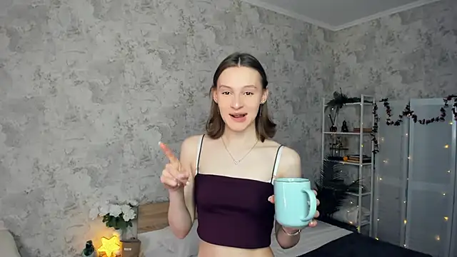 LianneBynon online show from May 3, 8:20 am