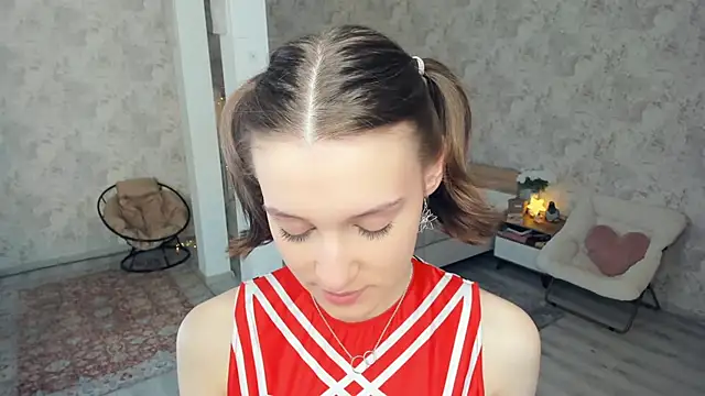 LianneBynon online show from May 4, 8:21 am