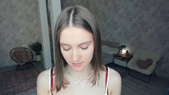 Snapshot of LianneBynon chatting on May 14, 8:32 am LianneBynon online show from May 14, 8:32 am