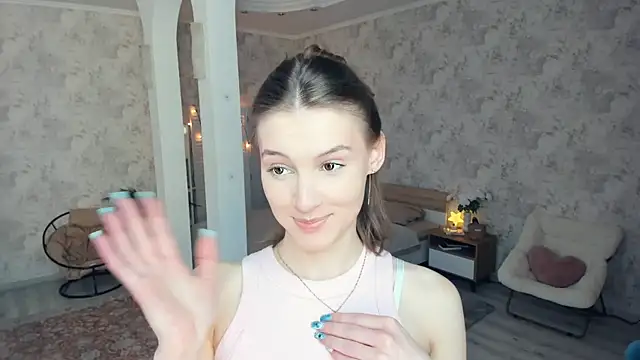 Snapshot of LianneBynon chatting on May 24, 7:13 am LianneBynon online show from May 24, 7:13 am