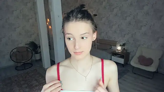 Snapshot of LianneBynon chatting on May 25, 8:31 am LianneBynon online show from May 25, 8:31 am