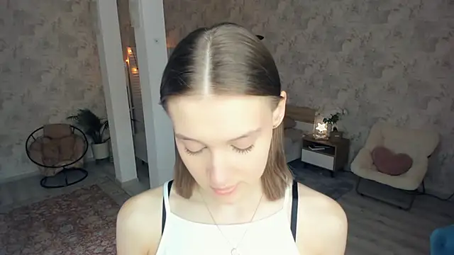 Snapshot of LianneBynon chatting on May 28, 8:33 am LianneBynon online show from May 28, 8:33 am