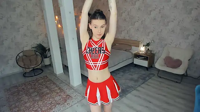 Snapshot of LianneBynon chatting on May 30, 8:33 am LianneBynon online show from May 30, 8:33 am