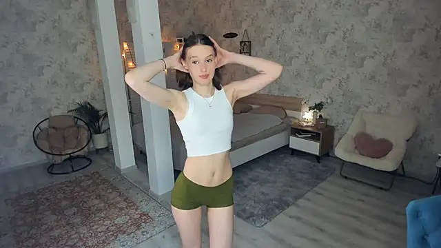 Snapshot of LianneBynon chatting on June 4, 8:31 am LianneBynon online show from June 4, 8:31 am