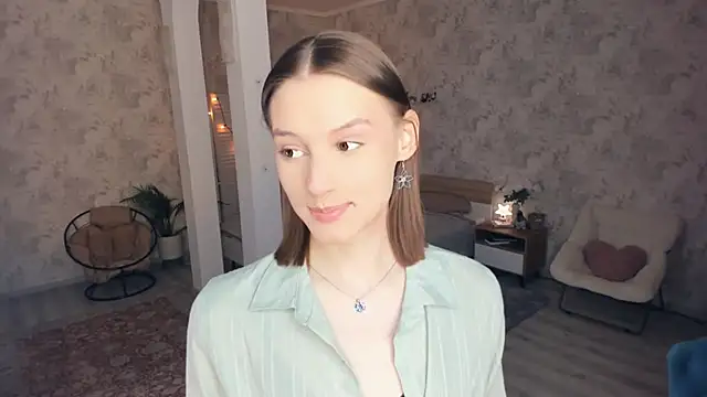 Snapshot of LianneBynon chatting on June 6, 8:41 am LianneBynon online show from June 6, 8:41 am