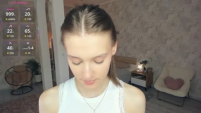 Snapshot of LianneBynon chatting on June 8, 10:26 am LianneBynon online show from June 8, 10:26 am