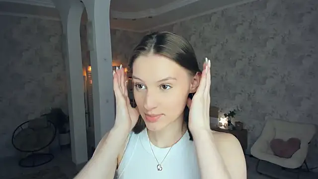 Snapshot of LianneBynon chatting on June 15, 8:38 am LianneBynon online show from June 15, 8:38 am