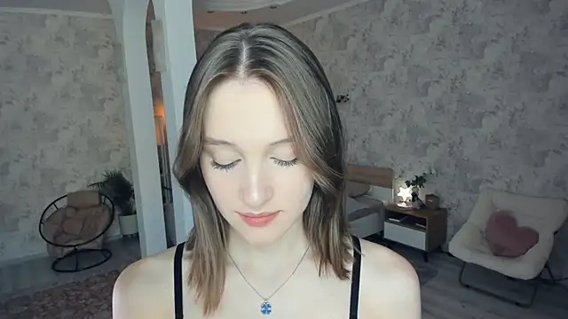 Snapshot of LianneBynon chatting on June 19, 8:40 am LianneBynon online show from June 19, 8:40 am