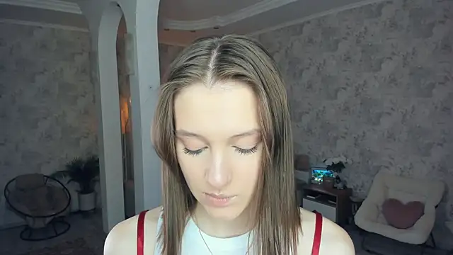 LianneBynon online show from June 26, 8:41 am
