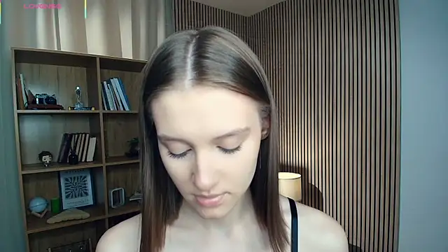 LianneBynon online show from July 13, 9:45 am