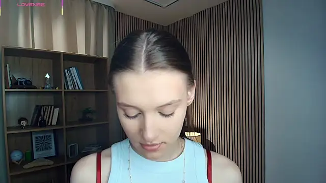 LianneBynon online show from July 18, 9:02 am