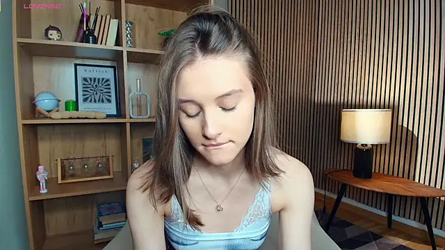 LianneBynon online show from July 23, 8:45 am