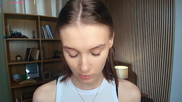 LianneBynon online show from July 30, 8:13 am