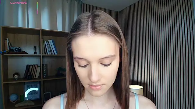 LianneBynon online show from August 3, 8:35 am