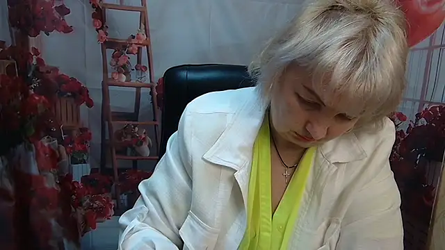 Snapshot of RenataDaster chatting on May 15, 11:06 am RenataDaster online show from May 15, 11:06 am