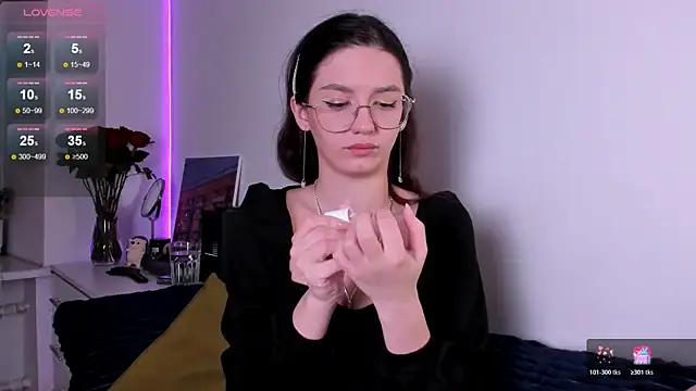 miabellee  online show from February 16, 7:32 pm