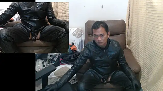 Leatherbdsm81 online show from May 7, 3:50 pm
