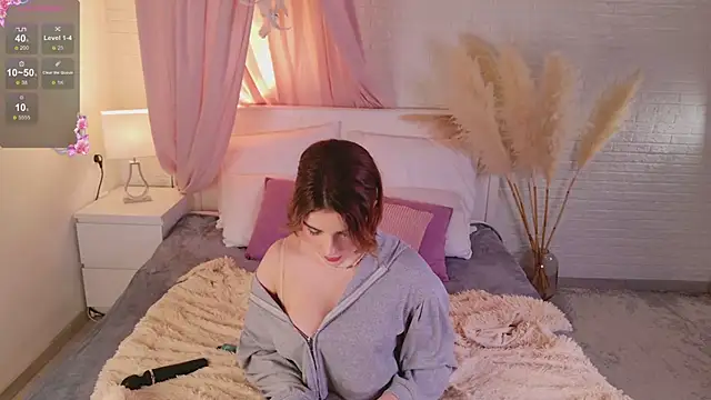 mmm  yes online show from February 4, 2:01 pm