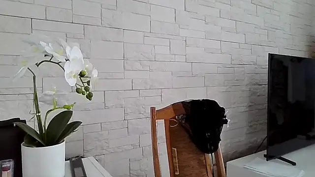 JuliaLovely online show from June 16, 2:09 pm