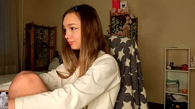 HoneyComfy online show from February 17, 11:18 am