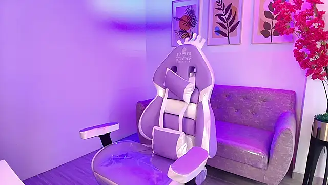 Maddie T18 online show from February 9, 11:25 am