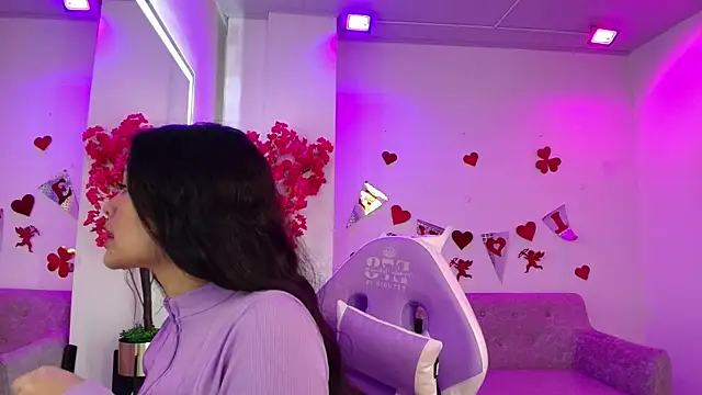 Maddie T18 online show from February 17, 11:18 am