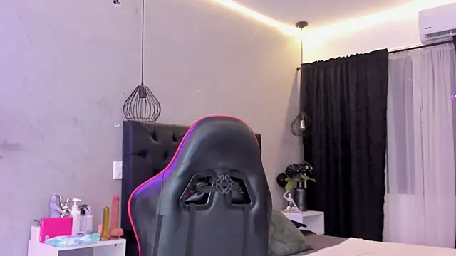 naomi  blair online show from July 16, 3:45 am