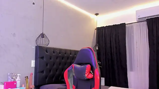 naomi  blair online show from July 17, 3:24 am
