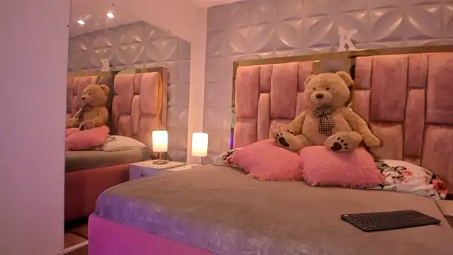 Paris Velvet online show from February 11, 9:53 pm