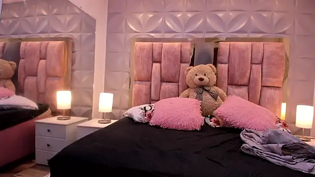 Paris Velvet online show from April 18, 10:54 pm
