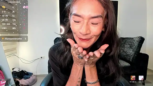 Emma Mendozaa online show from June 13, 11:30 am