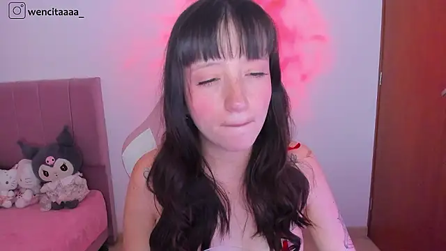 Snapshot of wenn_ chatting on February 6, 1:43 am wenn online show from February 6, 1:43 am