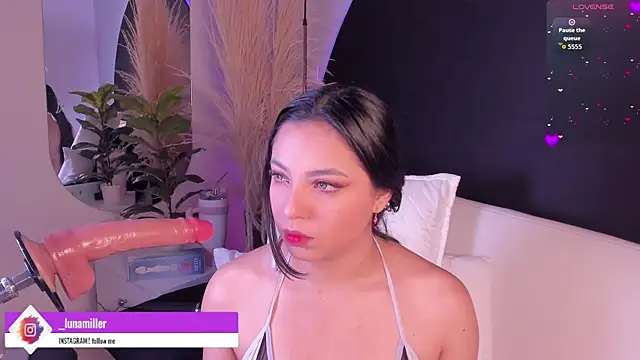 Snapshot of lunamiller_01 chatting on July 7, 12:09 pm lunamiller 01 online show from July 7, 12:09 pm