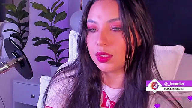 Snapshot of lunamiller_01 chatting on July 23, 10:46 am lunamiller 01 online show from July 23, 10:46 am