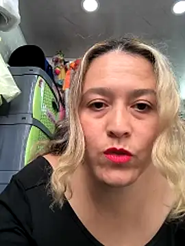  luisaeliza  online show from April 25, 4:15 pm
