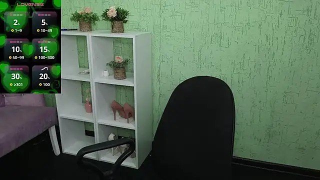 Lily Luxee online show from March 12, 9:37 am